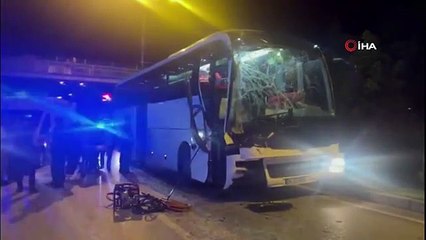 Yolcu otobüsü tıra çarptı: 5 yaralı