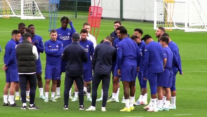 Mbappé tente d'attraper le ballon avec la main : le dernier entraînement du PSG avant Haïfa