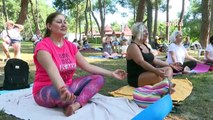 Konyaaltı Belediyesi ve Kent Konseyi Dünya Yoga Günü'nü kutladı