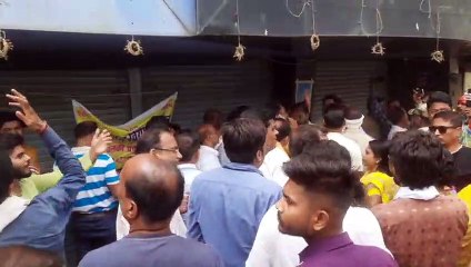 शांति नगर में शराब दुकान के विरोध में धरना