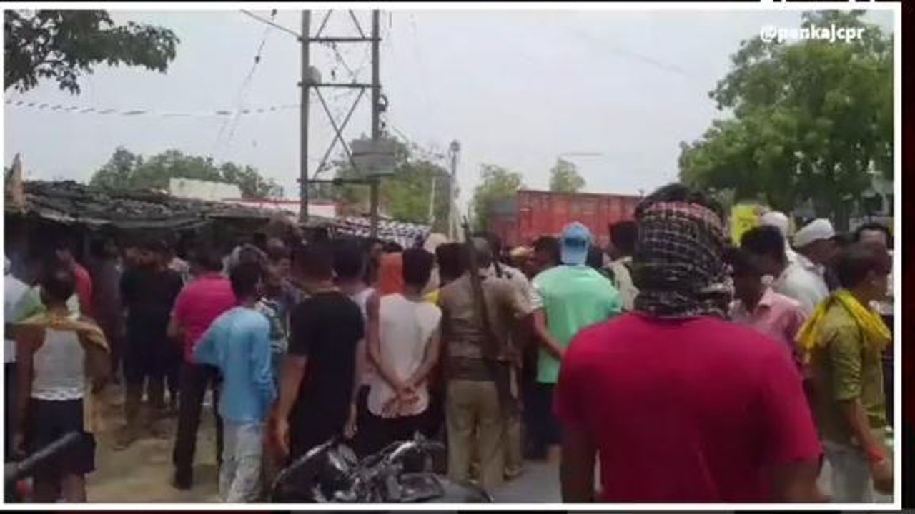 सारण: बेलगाम ट्रक ने एक महिला और एक पुरुष को रौ...