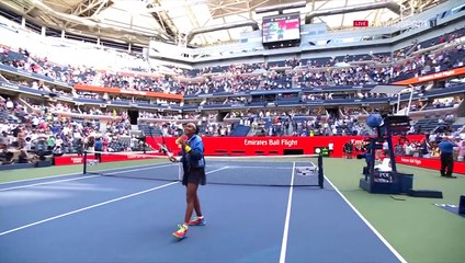 Une balle dans les tribunes = une belle mêlée pour la récupérer