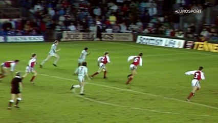 John Barnes sur le genou au sol : "Je crains que l’on fasse ça pendant 20 ans et que rien ne change"