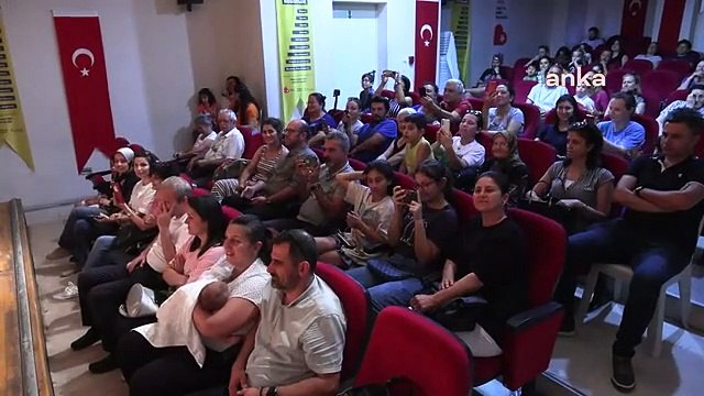 Bayraklı Belediyesi BASAMAK'taki Doğaçlama Tiyatro Kursiyerleri Sahne Aldı
