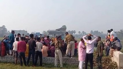 मुजफ्फरपुर: रेलवे लाइन के किनारे गड्ढे में मिला व्यक्ति का शव, इलाके में मची सनसनी