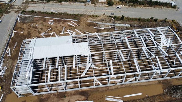 Edirne OSB'de fırtınada çatı uçtu, işçiler 12 metreden düştü: 1'i ağır 3 yaralı