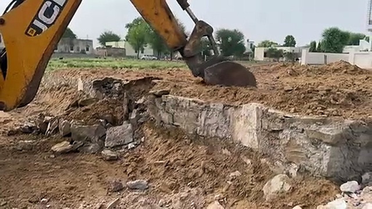 जेडीए प्रवर्तन दस्ते की कार्रवाई :  द्वारकापुरी में दो मंजिला अवैध व्यावसायिक इमारत सील