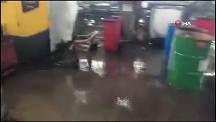 Edirne'de kuvvetli fırtına çatıda çalışan 5 işçiyi savurdu: 1'i ağır 3 yaralı