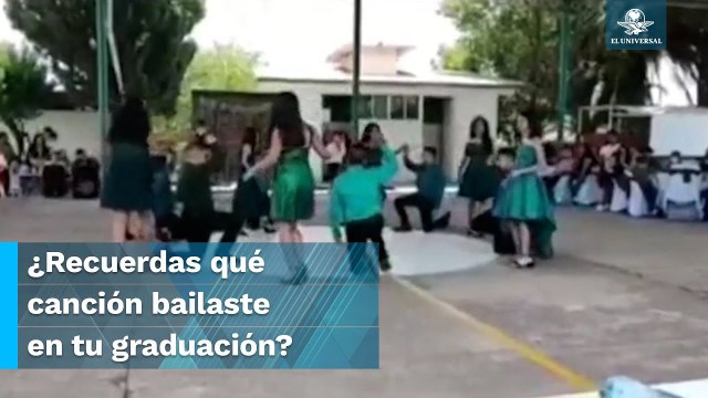Chayanne pasa moda; alumnos bailan canciones de Peso Pluma en su graduación
