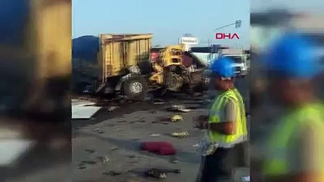 Yolcu otobüsü ile kamyon çarpıştı! Ölü ve yaralılar var