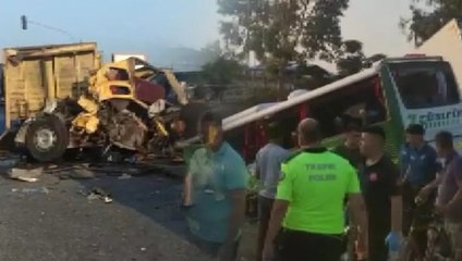 Mersin'de yolcu otobüsü ile kamyon çarpıştı: 1 ölü, 28 yaralı