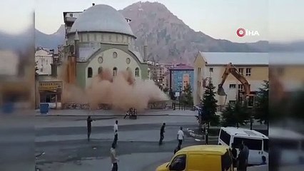 Hacı Sait Camisi'nin yıkılma anı görüntülendi