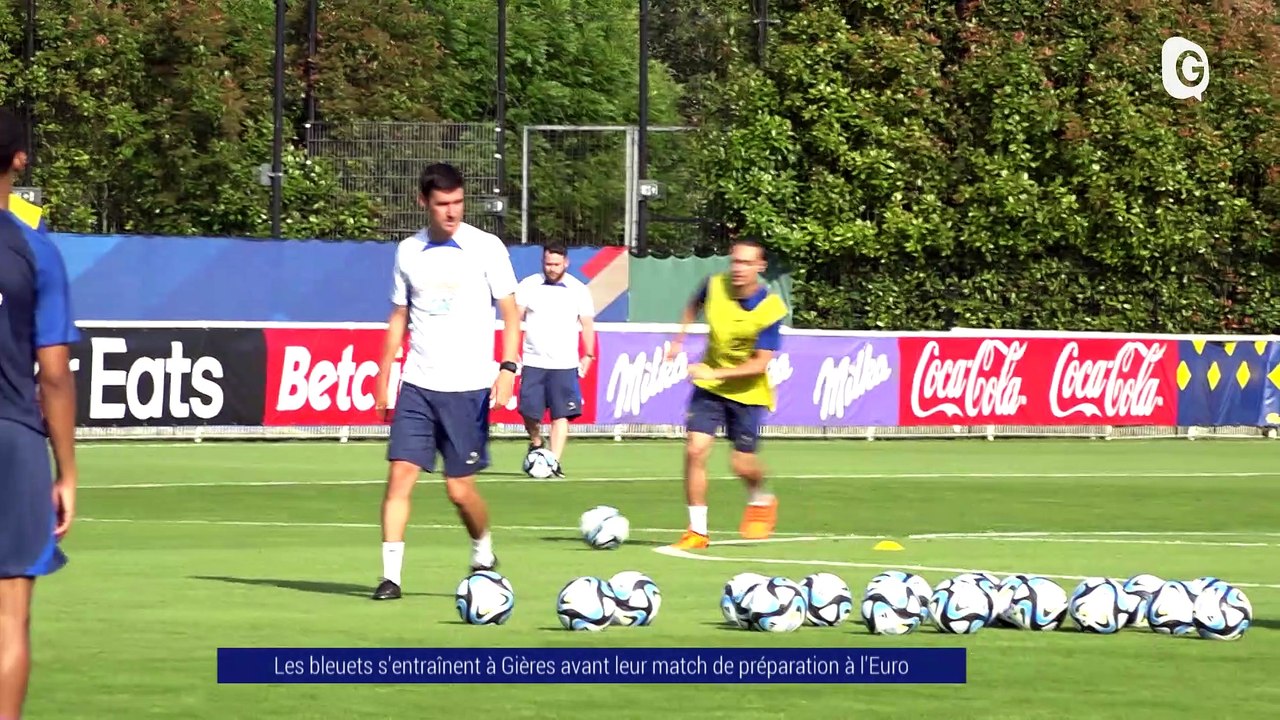 Reportage - L'équipe de France espoirs de foot s'entraîne à Gières
