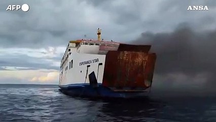 Filippine, in fiamme traghetto con 120 persone a bordo