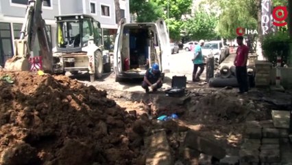 Kadıköy’de doğal gaz borusu patladı, sigarayla başında bekledi