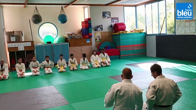 France Bleu Drôme Ardèche a 40 ans et découvre le judo à Hauterives