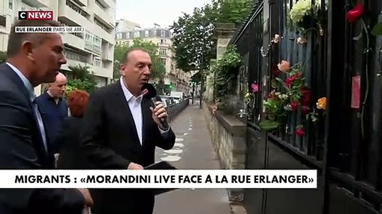 "Face à la rue": Jean-Marc Morandini sur le terrain, ce matin sur CNews, tente d’entrer dans les lieux occupés par 650 migrants rue Erlanger à Paris : « On est venu sans sécurité, sans police pour parler avec vous !"