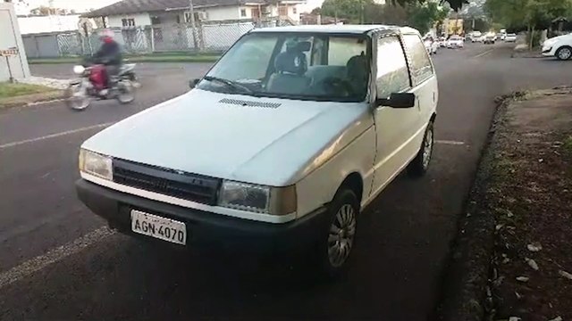 Bicicleta elétrica vai parar embaixo de carro após colisão no Cancelli