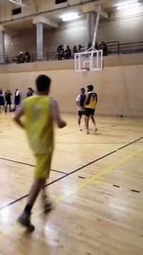Triplazo al estilo Ricky Rubio en una pista española en baloncesto amateur