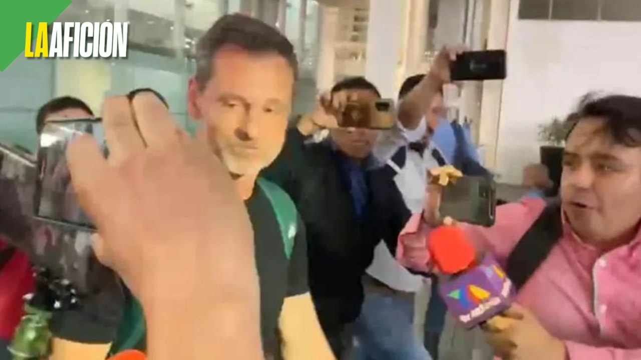 Diego Cocca llega a la CdMx tras su destitución...