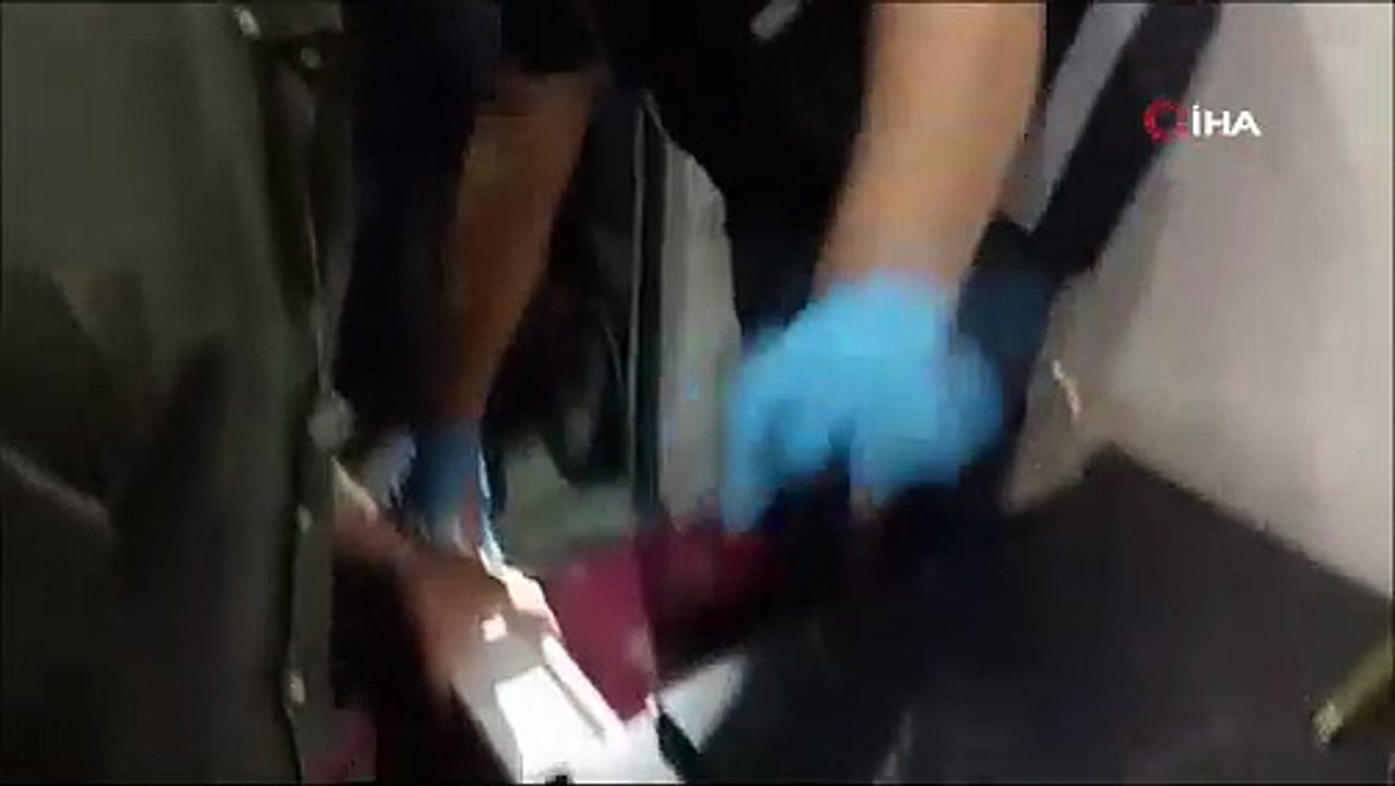 Diyarbakır’da eğlence mekanında çok sayıda silah ele geçirildi