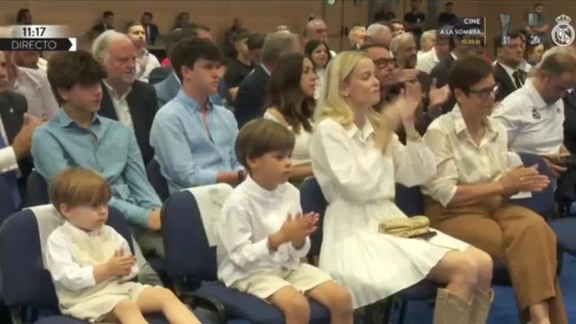 REAL MADRID | Las LÁGRIMAS de MEL CAÑIZAREZ, MUJER de JOSELU, en la PRESENTACIÓN | AS