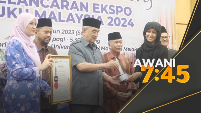 Astro AWANI terima Anugerah Khas Buku Negara