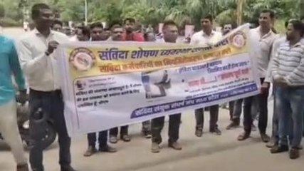 गुना: संविदा कर्मचारियों ने किया प्रदर्शन, मुख्यमंत्री के नाम सौंपा ज्ञापन