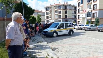 Le vieil homme est tombé du 4ème étage et est mort