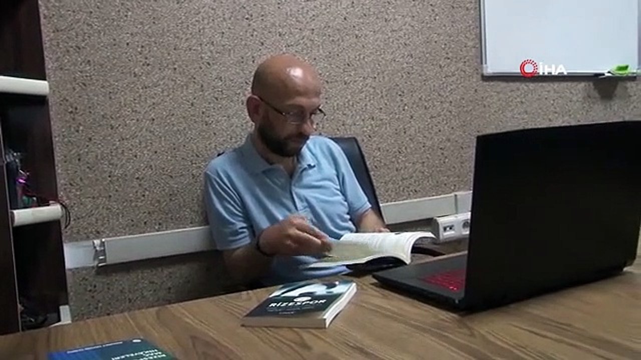 Un chercheur de Rize a compilé 55 statistiques de matchs de la saison de Rizespor dans un livre.