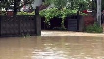 Ce quartier frappé par les pluies torrentielles est sous l'eau： 9 personnes prises au piège dans l'inondation ont été secourues