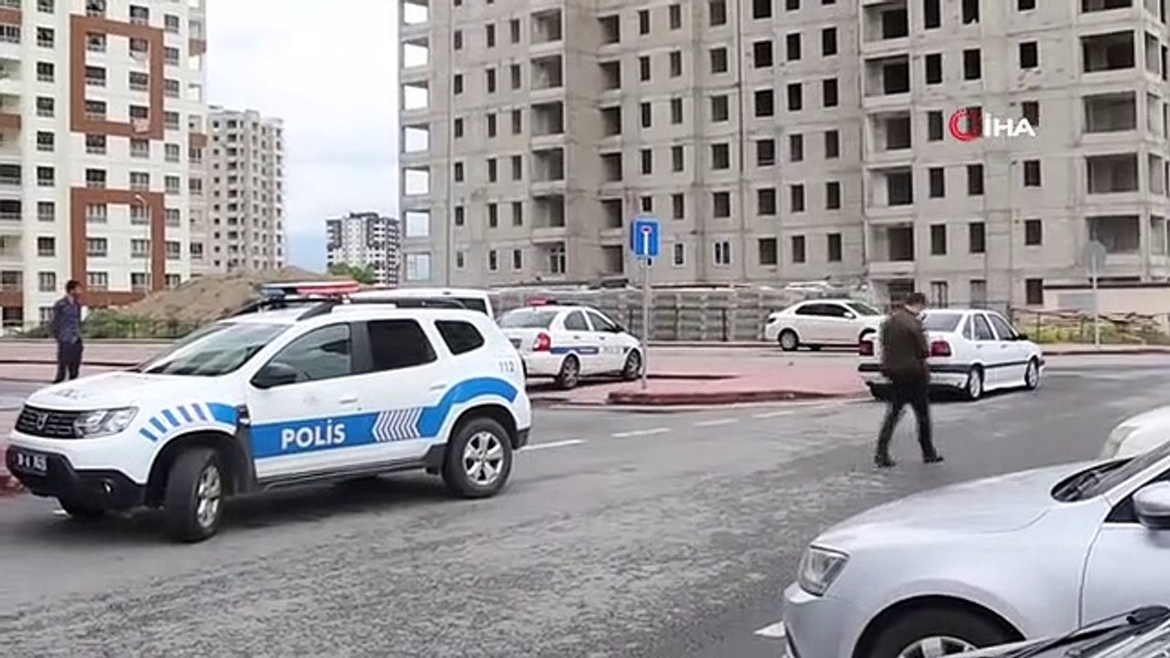 Un avocat nettoyant son arme s'est suicidé