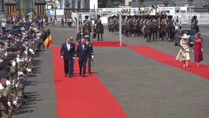 Le couple royal néerlandais accueilli officiellement par le roi Philippe et la reine Mathilde