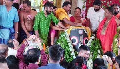 রথে চড়ে মাসির বাড়ি পাড়ি দিলেন জগন্নাথ-বলরাম-শুভদ্রা