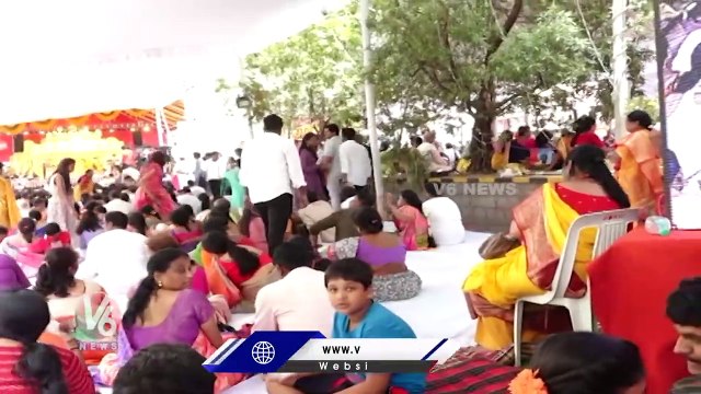 Devotees About Double Bedroom Houses _ Teenmaar Chandravva _ Balkampet Yellamma Kalyanam _ V6 News