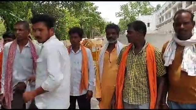 नाला में गड्ढा खोदकर पीते है पानी, नलजल योजना से पानी की आपूर्ति नहीं