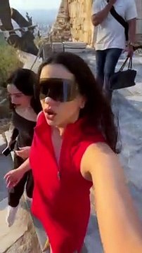 Rosalia: Στην Ακρόπολη η Ισπανίδα σταρ λίγο πριν τη μεγάλη συναυλία της στην Αθήνα