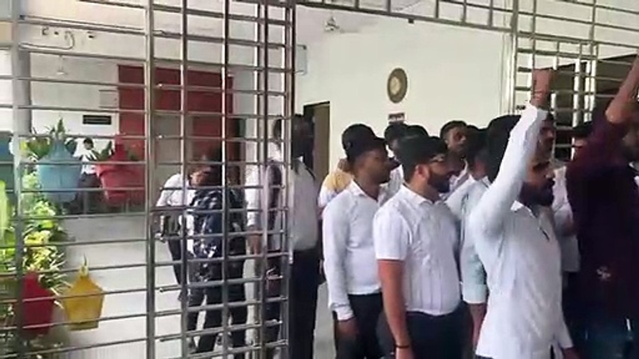SURAT VIDEO : देखिए क्यों इस विषय के परिणाम को रद्द करने की उठाई मांग