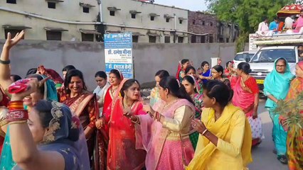 दूल्हा बन निकले महादेव, बारात में गणों ने किया नृत्य