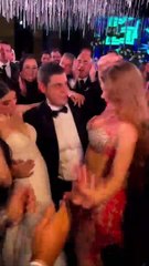 Dansözü gören damat, yanındaki gelini unuttu