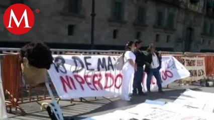 Protestan frente al Palacio Nacional
