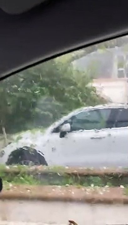 Les grêlons ont frappé les voitures du Pays basque lors des intempéries, comme à Cambo les Bains