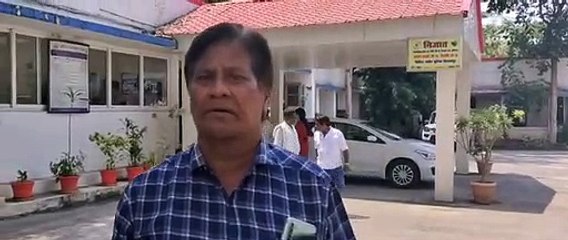 First stole mobile from pocket.. then made 2 lakh 5 thousand from acco