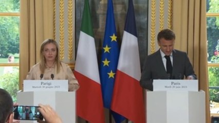 Macron y Meloni coinciden en aumentar la coordinación en materia migratoria