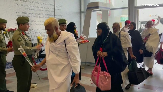 قبل أيام من عيد الأضحى.. الحجاج يتوافدون على مكة لأداء مناسك الحج