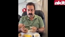 Şırdancı Mehmet uçakta göğsünden şırdan çıkarıp yedi