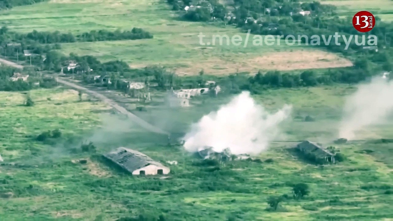 Footage of Ukrainian army attacking Zaporizhzhia with tanks and armored fighting vehicles
