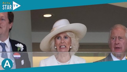 Camilla Parker-Bowles très émotive avec Charles III : la reine a bien du mal à cacher ses contrariét