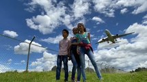 Pista del aeropuerto El Dorado se ha convertido en un lugar de sueños para niños, jóvenes y adultos
