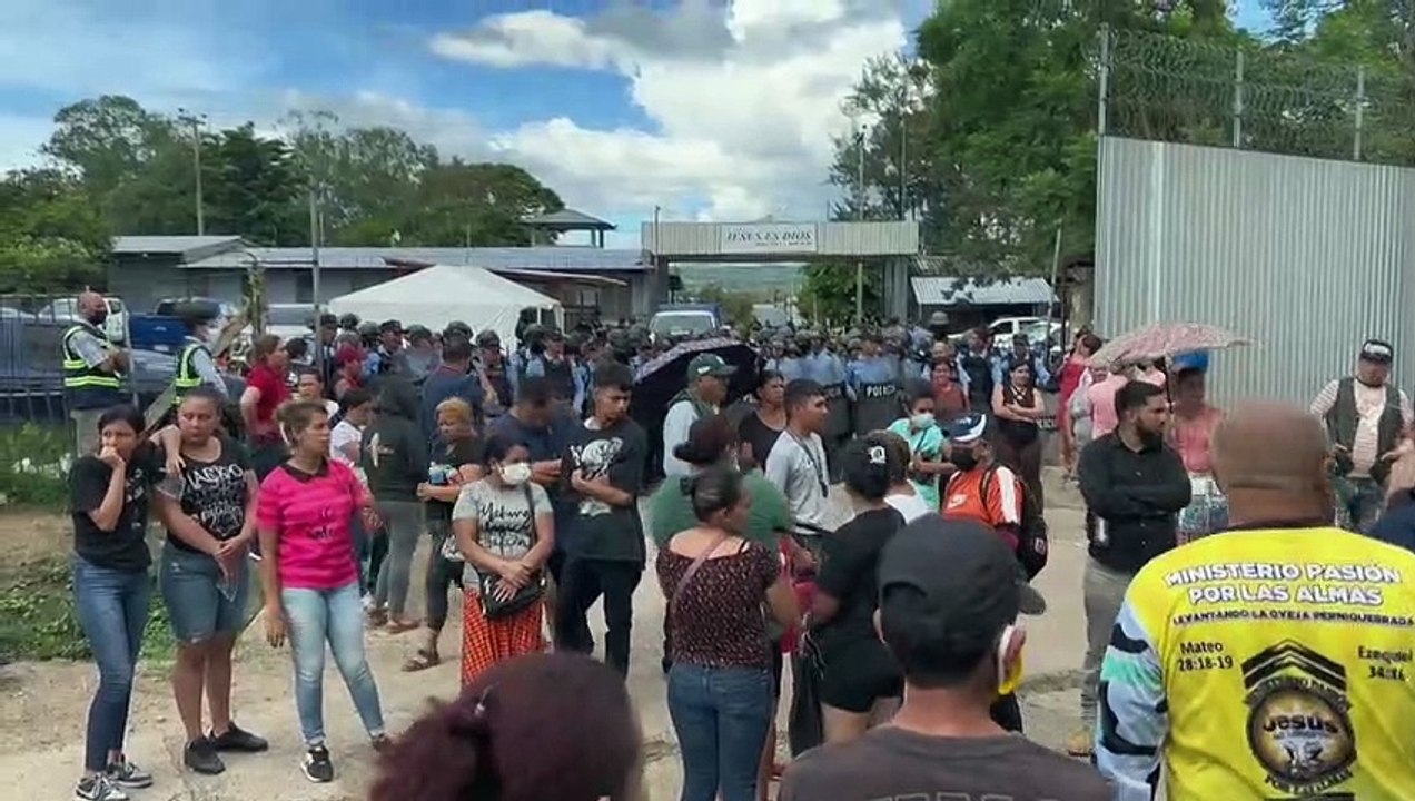 Choque entre pandillas rivales deja 41 mujeres muertas en cárcel de Honduras